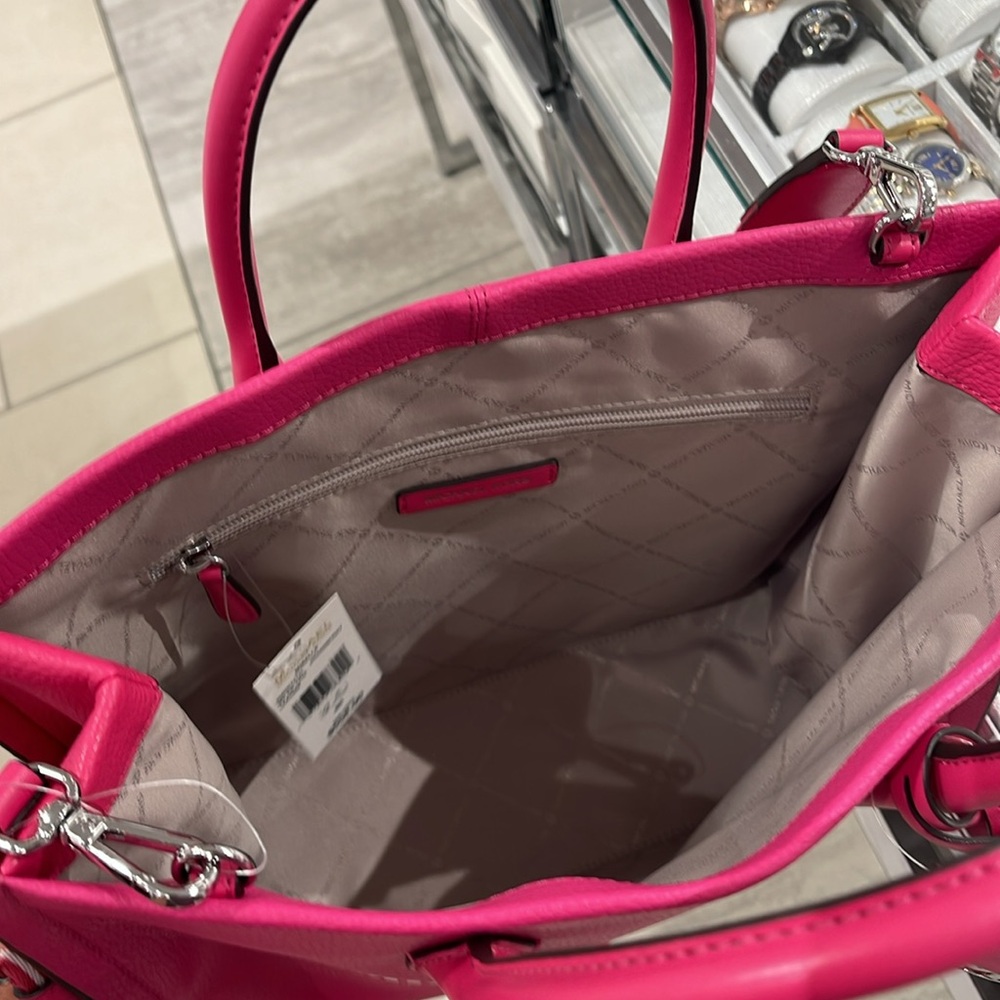 Michael Kors Mirella Medium Pebbled Leather Tote Bag
Dragonfruit
NWT - Picture 9 of 16